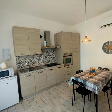 Casa Di Lisa Intero 45mt Con Parcheggio Apartament